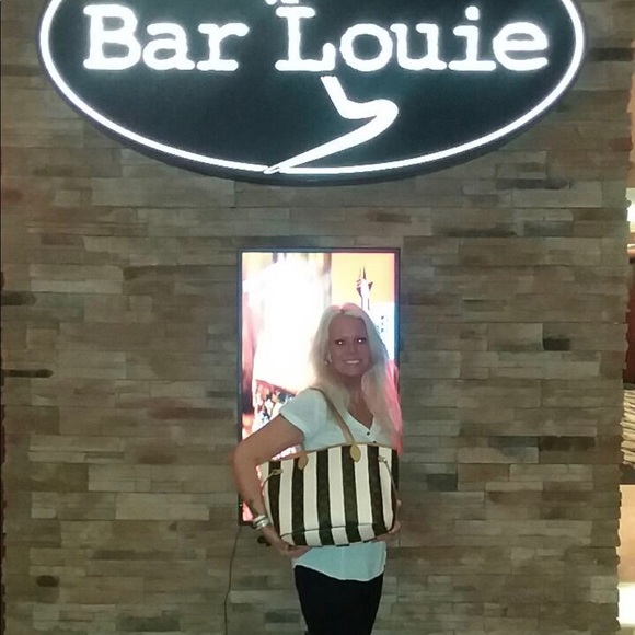 Meet your Posher, Tara - Picture 13 of 15